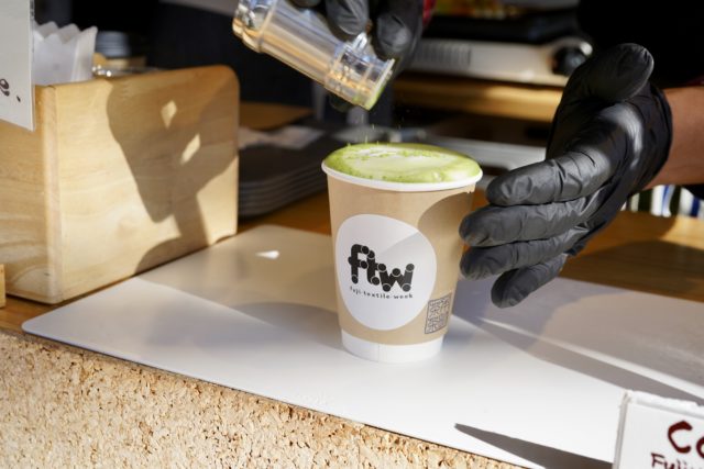 本町茶茶　イベント限定カップでホットドリンクを販売