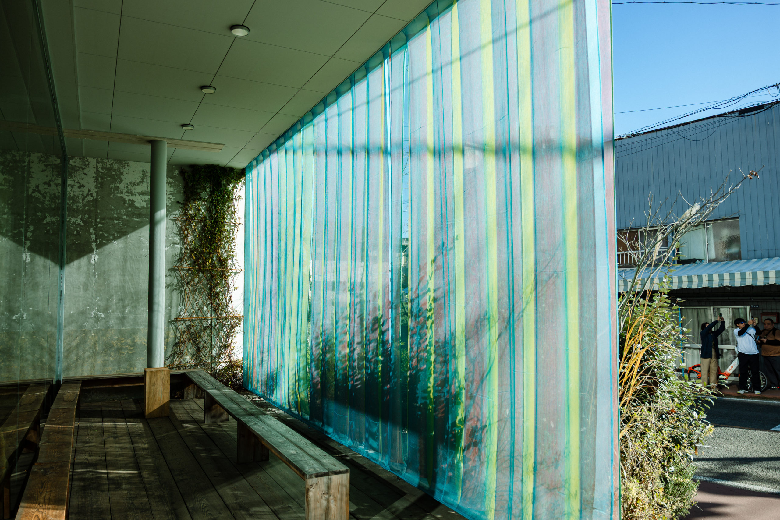 「空気を含んだ壁」