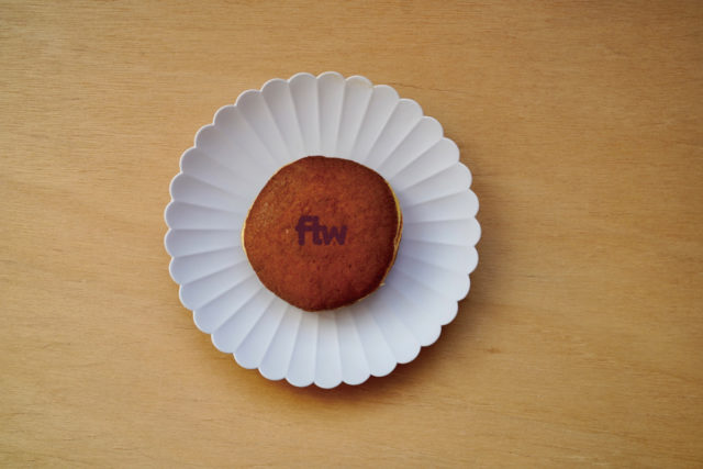 FUUTO Coffee&Bakeshop　イベントロゴ焼印のどら焼きを販売
